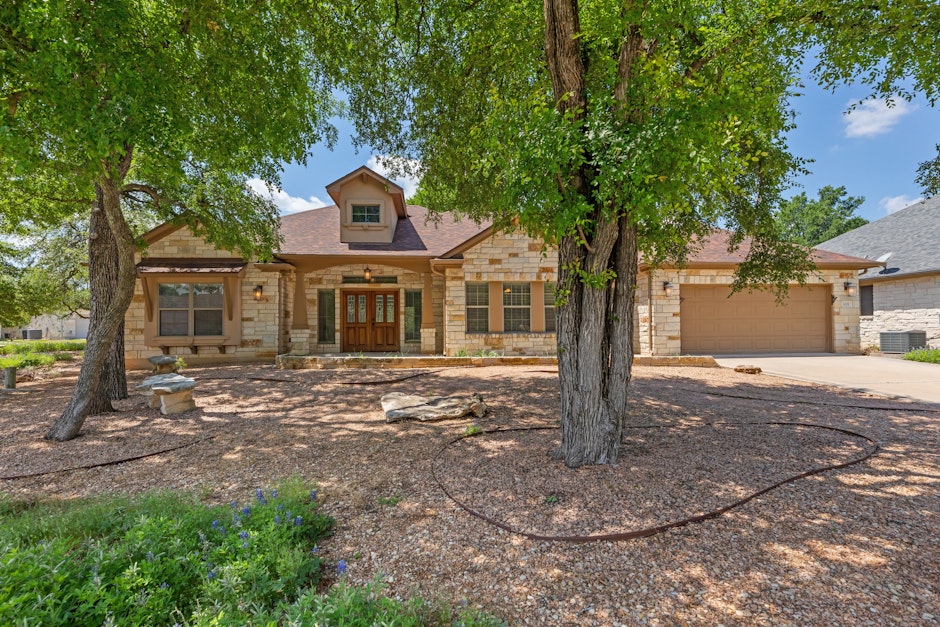 1001 Fort Davis Street, TX 78633, Presented by Ron Redder